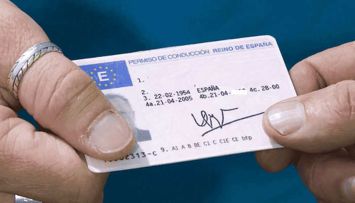 Driving Licence Requirements for Tow Trucks in Spain