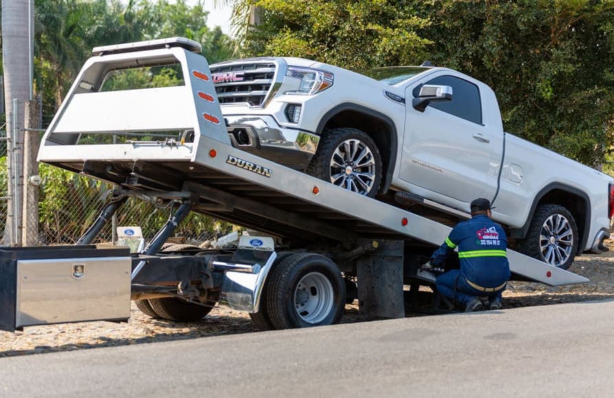 Where to Find an Emergency Tow Truck 24/7 in Valencia